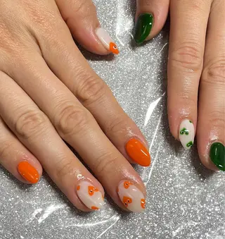 ネイル VIERU 🌈🎀💖のネイルデザイン