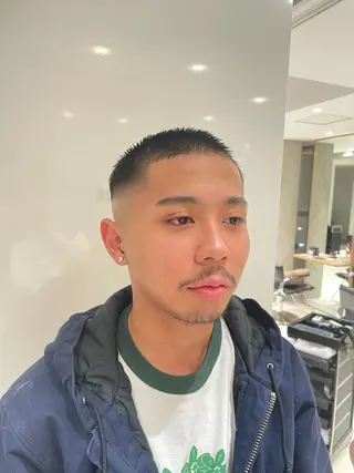 ヘアアレンジ メンズ 艶髪✨寒色カラー✨ 翁長孝輔のヘアスタイル