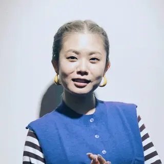 ミディアム カラー ヤノ ナオミのヘアスタイル