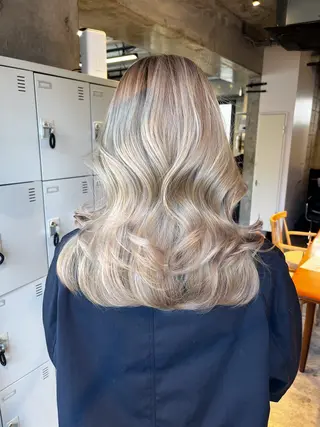 カラー ウルフとデザイン カラーの神のヘアスタイル