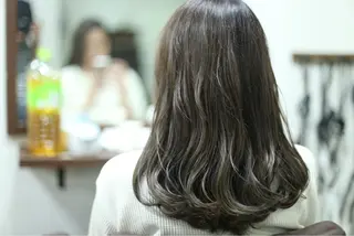 セミロング ヘアーズベリー 藤本のヘアスタイル