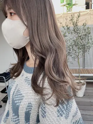 ロング カラー レイヤーカット 透明感カラーのヘアスタイル