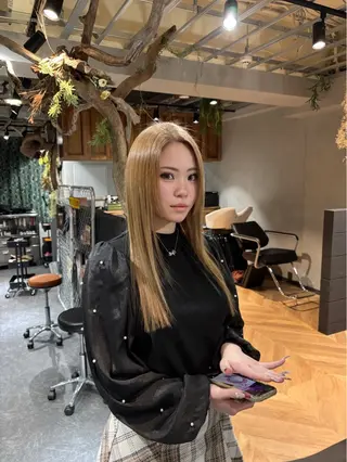 セミロング カラー ravens デザインカラーのヘアスタイル