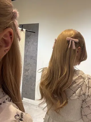 ロング カラー 肌に馴染むハイトーン /ミルクティーカラーのヘアスタイル