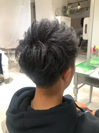 カラー 日高 拓磨のヘアスタイル