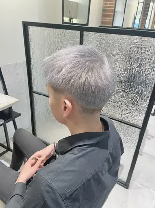 カラー 吉原葵/ハイトーン /インナーカラーのヘアスタイル