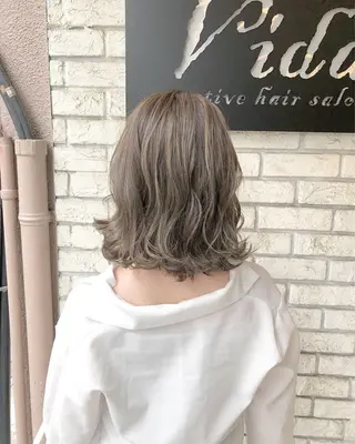 ミディアム ヤマグチ ヒカルのヘアスタイル