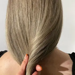 セミロング カラー ヘアアレンジ 🌜 Lulu 🌛 公式/大通のヘアスタイル