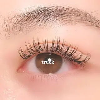 マツエク・マツパ アイサロンTOP BROW天王寺あべの店所属・TOPBROW マユリのマツエク・マツパデザイン