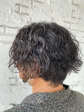 パーマ メンズ 尾崎 優也のヘアスタイル