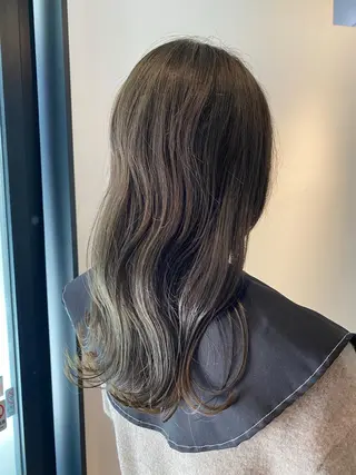 セミロング カラー 白髪ぼかしハイライト ／レイヤー中島啓太のヘアスタイル