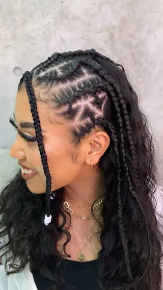 ヘアアレンジ HONEY TRAP!所属・HARURU🪮✨ ブレイズ海外ヘアのヘアスタイル