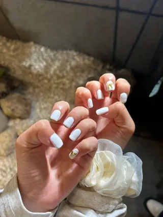 ネイル 暖色系ツヤカラー コトノ🫧のヘアスタイル