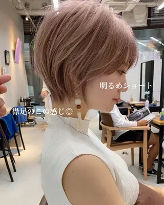 ショート カラー laff 新宿所属・切りっぱなしボブ レイヤー/縮毛矯正のヘアスタイル