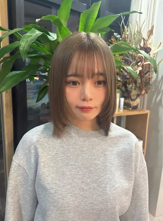 ミディアム 西田 朋華のヘアスタイル