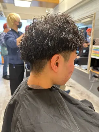 ショート パーマ メンズ 福山 宏介のヘアスタイル