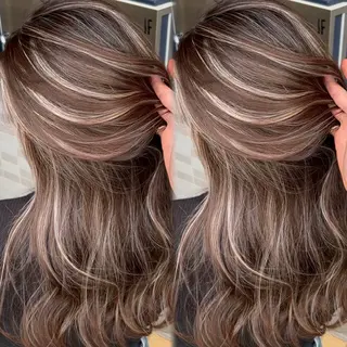 ロング sera 🎀海外ハイライトのヘアスタイル