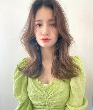 ミディアム レイヤーカット、 大人可愛い　中村美羅のヘアスタイル