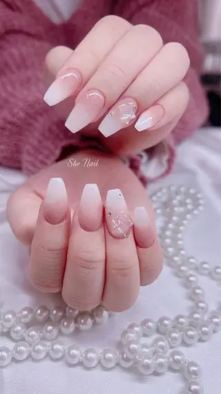 ネイル She   Nail所属・ISA_ BELLAのネイルデザイン
