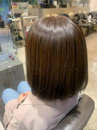 セミロング カラー 西崎 満里奈のヘアスタイル