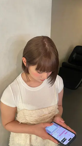 ショート カラー 梅田グレージュ /色っぽカジュアルのヘアスタイル