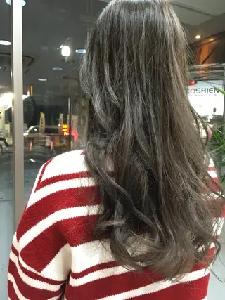 セミロング カラー 白髪ぼかしハイライト 柳川拓哉のヘアスタイル