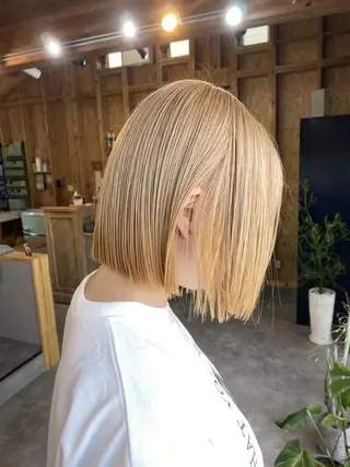 ショート ☘️ハイトーンボブ ☘️初めてのボブ💫のヘアスタイル
