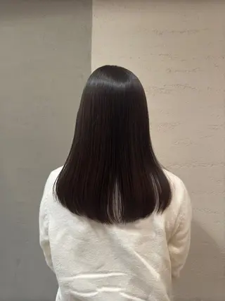 セミロング 頭から整える美容師 松田のヘアスタイル