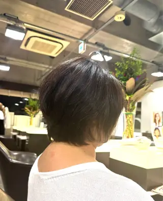 ショート タツキ／レイヤー／ パーマ／艶カラーのヘアスタイル