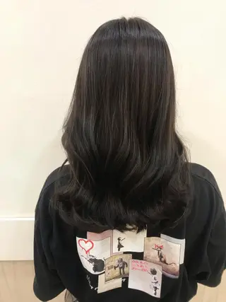 ミディアム yukari 艶髪ヘアのヘアスタイル