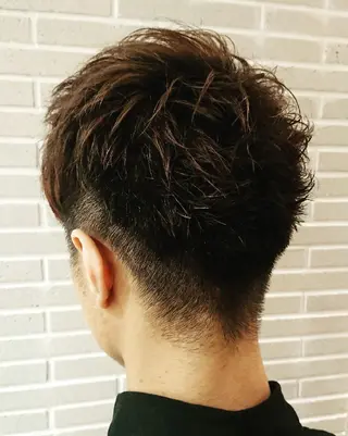 メンズ カラー ブリーチ/ヘアケア/ 艶髪/イギチハルのヘアスタイル