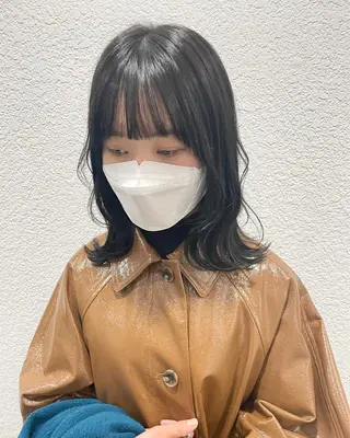 ミディアム 渋谷 留菜のヘアスタイル