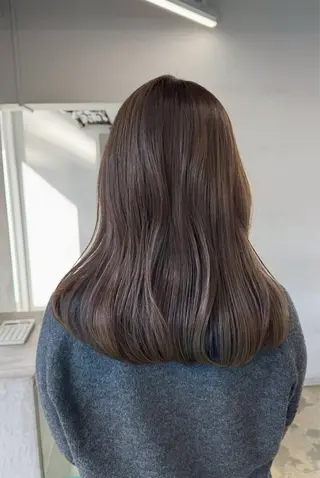 カラー maina/透明感 ベージュ/ブラウンのヘアスタイル