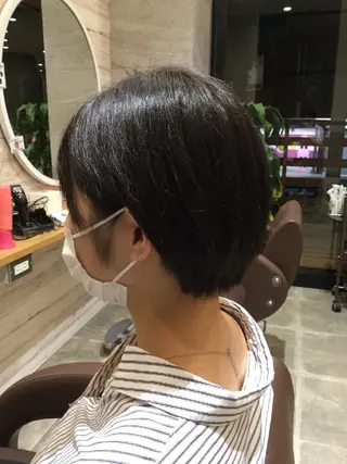 ショート ヘアメイクアクト都賀 國吉のヘアスタイル