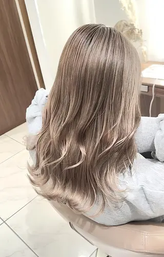 セミロング カラー 渡邊楓果／髪質改善 ブリーチ/カラーのヘアスタイル
