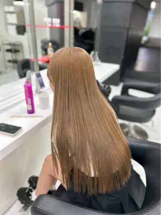 ミディアム レイヤーカット✂︎ ハイトーン🧋ひろむのヘアスタイル