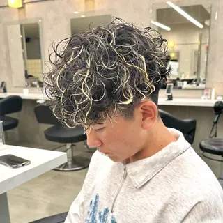 ショート カラー パーマ ヘアアレンジ メンズ 顔まわりカット の達人のヘアスタイル