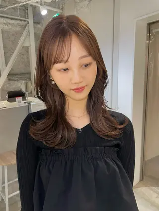 ミディアム SAKI 新宿のヘアスタイル