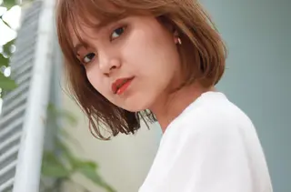 ミディアム カラー THE DAY所属・AKI HASHIMOTOのヘアスタイル