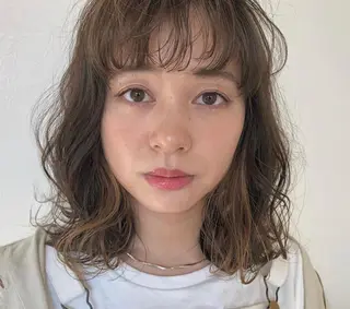 ミディアム カラー iLi所属・iLi 《イリ》のヘアスタイル