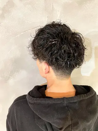 ショート パーマ メンズ パーマ好き&得意な美 容師🌱深夜営業🌛のヘアスタイル