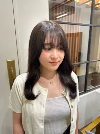 ロング カラー 安丸 結夏のヘアスタイル