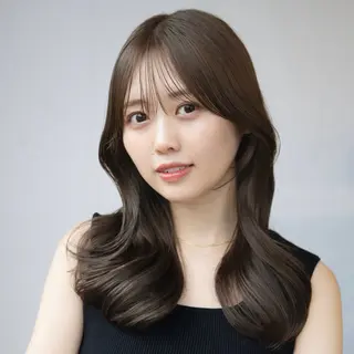 セミロング まとまるレイヤー カット/透明感カラーのヘアスタイル