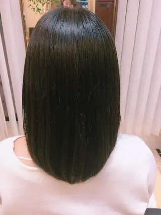 ミディアム Yamamoto． Mのヘアスタイル