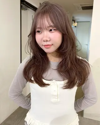 ロング カラー mizuki/ピンク ベージュ.レイヤーのヘアスタイル