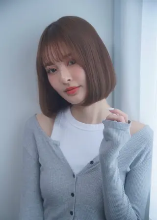 ショート カラー 顔周りレイヤーカット 透明感カラー達冨のヘアスタイル