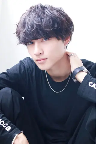 ショート カラー パーマ メンズ 赤み消し🌿 透明感カラー🫧のヘアスタイル