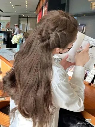 ロング カラー ナチュラルベージュ 🧸yuuna🧋のヘアスタイル