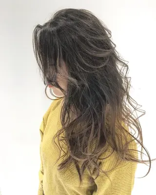 ロング カラー REVE所属・TAKU 美容師のヘアスタイル