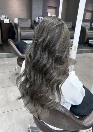 カラー ハイトーンカラー✨ 慶田玲和のヘアスタイル